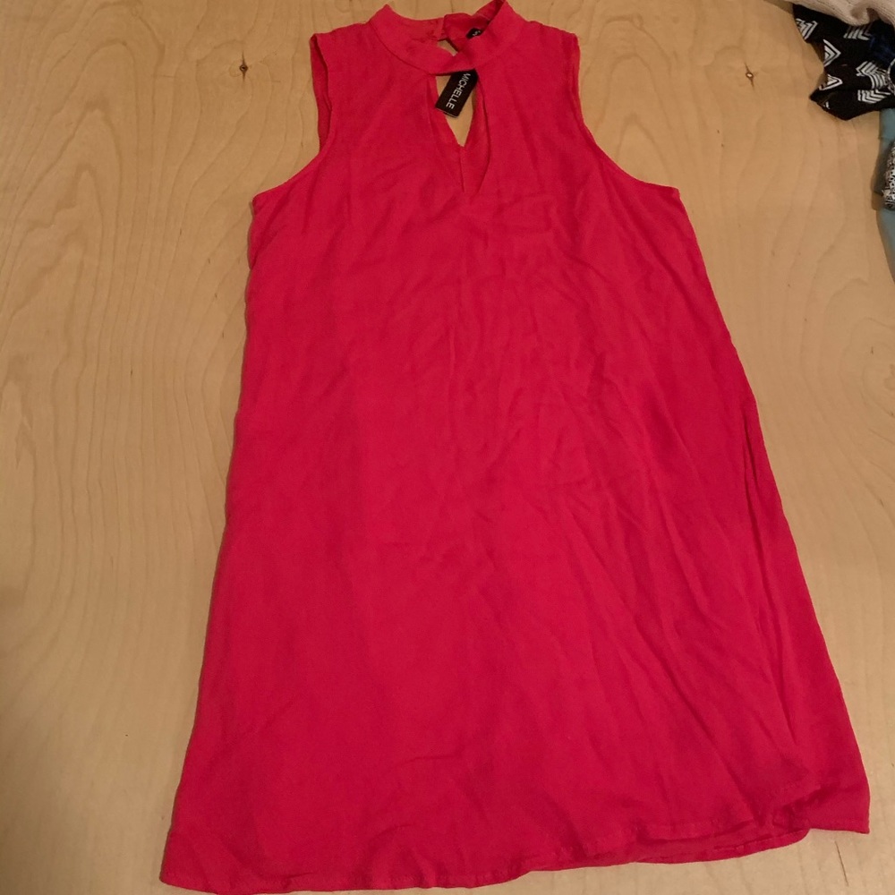 Red, Flowy, Sleeveless Dress (NWT, Size S)